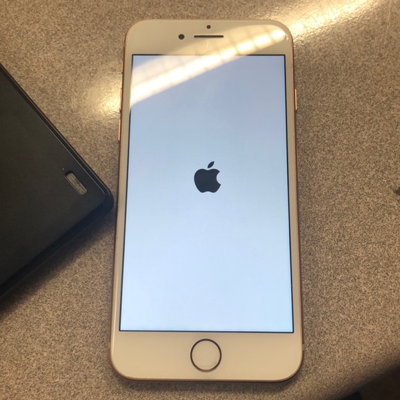 iPhone 8 - Picture 3 of 3